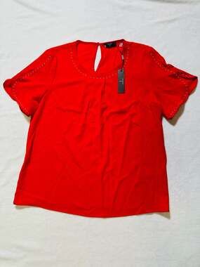 Tahari Women's True Scarlet Studded Flutter Sleeve Keyhole Back Blouse Size Larg